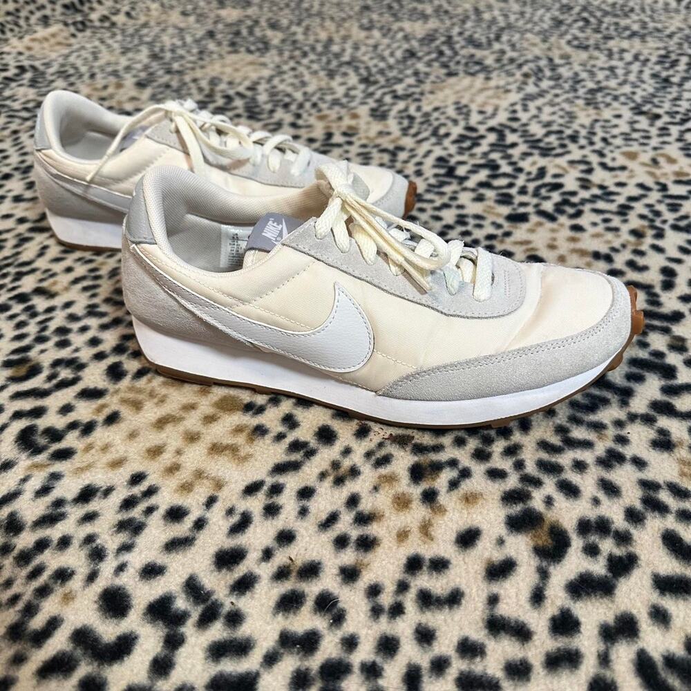 Nike womens daybreak in the